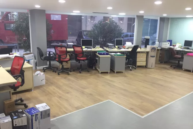 Ambient Zyre per qira tek Rruga Rreli tek Kopshti Botanik.