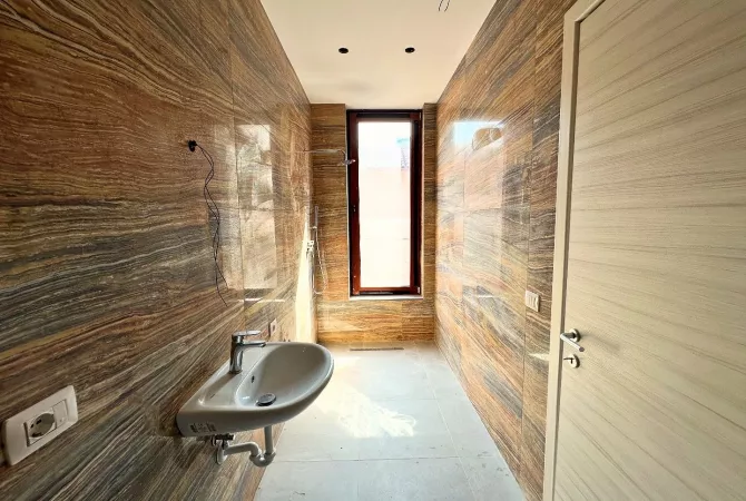 Ambient Zyrash per qira tek Rruga e Kavajes. 