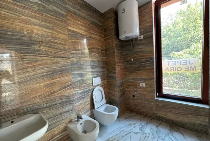 Ambient zyrash per qira tek Rruga e Kavajes. 