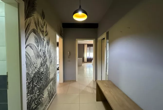 Shtepi ne shitje Apartament ne Tirane, 2+1, Mobilimi E mobiluar, Pagesa 231,000  Euro.