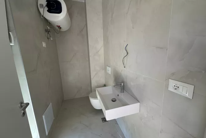 Shtepi me qera Vila Luksoze ne Tirane, 3+1, Mobilimi Bosh, pa mobiluar, Pagesa 1,200  Euro.