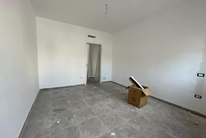 Ambient zyrash per qira prane Radisson tek Liqeni i Thate.