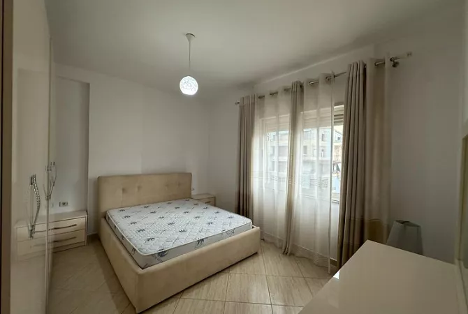 Shtepi ne shitje Apartament ne Tirane, 2+1, Mobilimi E mobiluar, Pagesa 175,000  Euro.