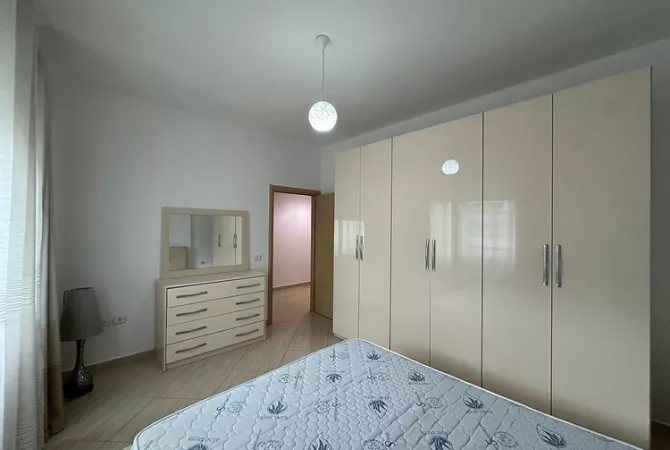 Shtepi ne shitje Apartament ne Tirane, 2+1, Mobilimi E mobiluar, Pagesa 175,000  Euro.