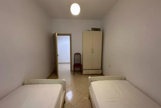 Shtepi ne shitje Apartament ne Tirane, 2+1, Mobilimi E mobiluar, Pagesa 175,000  Euro.