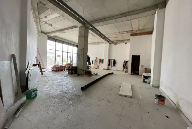 Business Property for Rent 1+1 in Tirana - 1,800 Euro