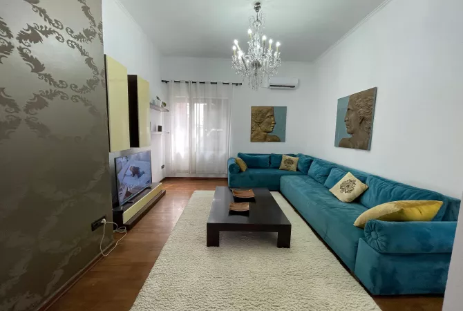 Shtepi me qera 2+1 ne Tirane - 1,000 Euro