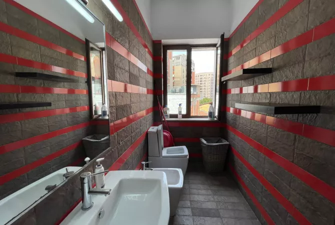 Shtepi me qera Apartament ne Tirane, 2+1, Mobilimi E mobiluar, Pagesa 1,000  Euro.