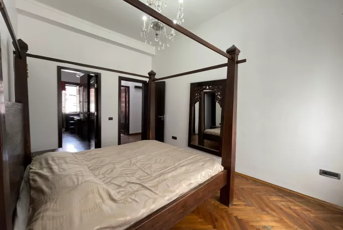 Shtepi me qera Apartament ne Tirane, 2+1, Mobilimi E mobiluar, Pagesa 1,000  Euro.