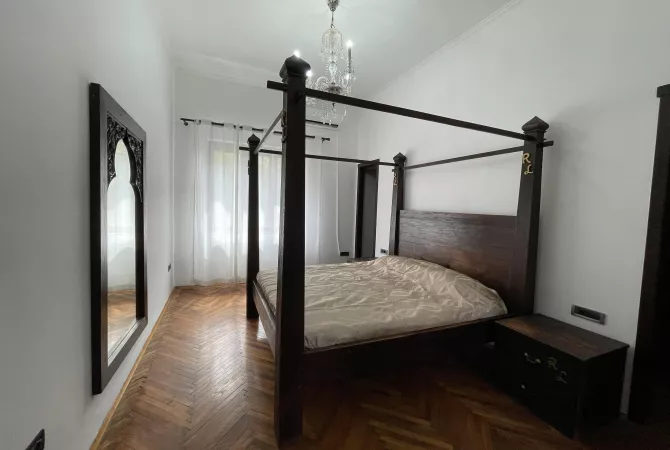 Shtepi me qera Apartament ne Tirane, 2+1, Mobilimi E mobiluar, Pagesa 1,000  Euro.