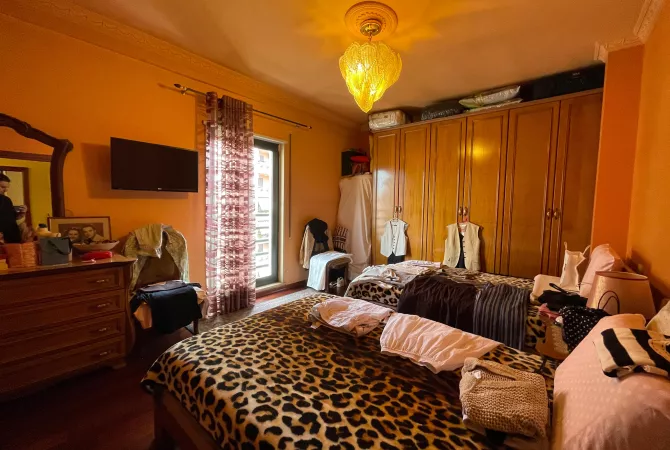 Shtepi ne shitje Apartament ne Tirane, 3+1, Mobilimi E mobiluar, Pagesa 650,000  Euro.