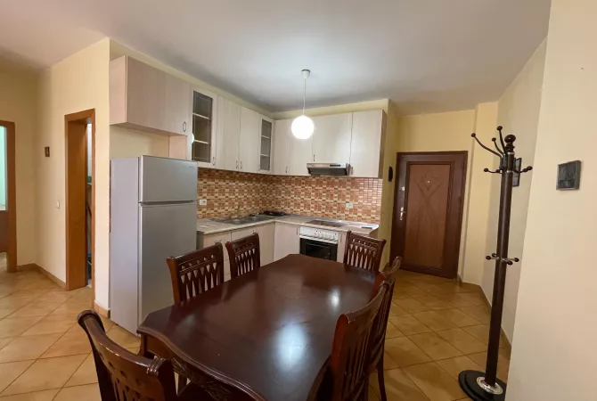 Shtepi me qera Apartament ne Tirane, 2+1, Mobilimi E mobiluar, Pagesa 600  Euro.