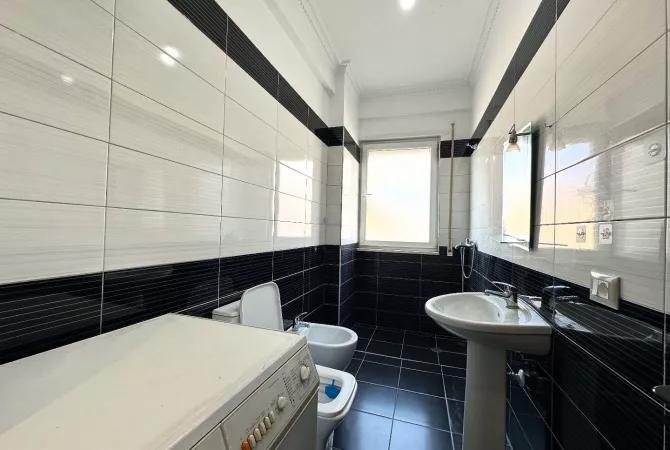 Shtepi ne shitje Apartament ne Tirane, 2+1, Mobilimi E mobiluar, Pagesa 190,000  Euro.