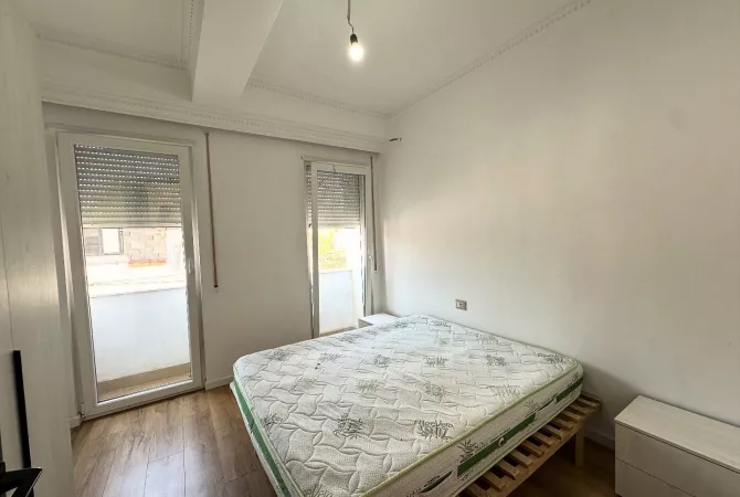 Shtepi ne shitje Apartament ne Tirane, 2+1, Mobilimi E mobiluar, Pagesa 190,000  Euro.