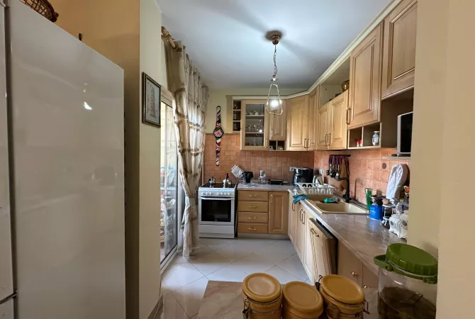 Shtepi ne shitje Apartament ne Tirane, 1+1, Mobilimi E mobiluar, Pagesa 215,000  Euro.