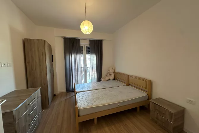 Shtepi ne shitje Apartament ne Tirane, 1+1, Mobilimi E mobiluar, Pagesa 140,000  Euro.