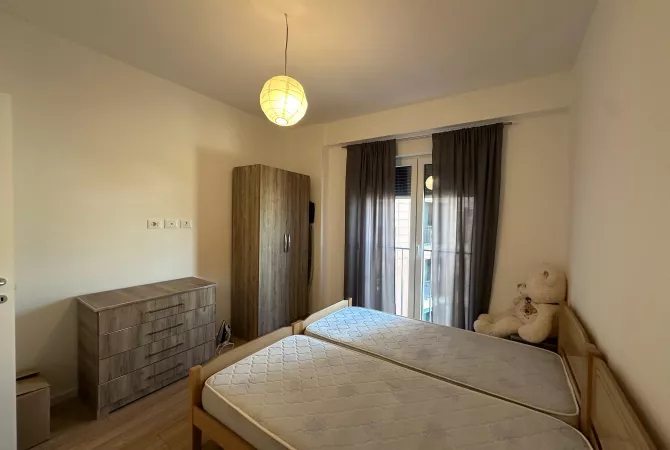 Shtepi ne shitje Apartament ne Tirane, 1+1, Mobilimi E mobiluar, Pagesa 140,000  Euro.