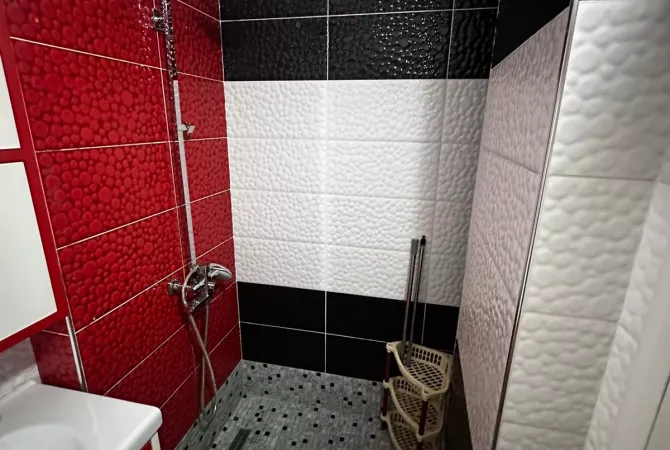 Shtepi me qera Apartament ne Tirane, 3+1, Mobilimi E mobiluar, Pagesa 85,000  Leke.