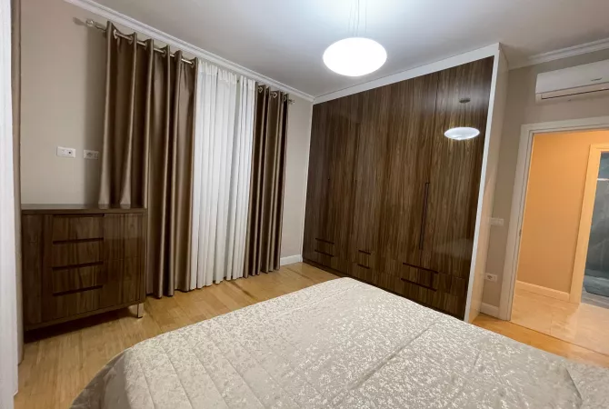 Shtepi me qera Apartament ne Tirane, 2+1, Mobilimi E mobiluar, Pagesa 1,400  Euro.