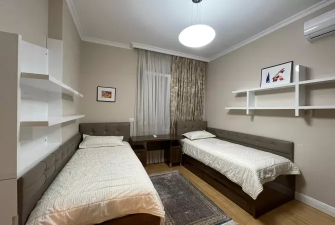 Shtepi me qera Apartament ne Tirane, 2+1, Mobilimi E mobiluar, Pagesa 1,400  Euro.
