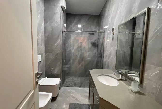 Shtepi me qera Apartament ne Tirane, 2+1, Mobilimi E mobiluar, Pagesa 1,400  Euro.