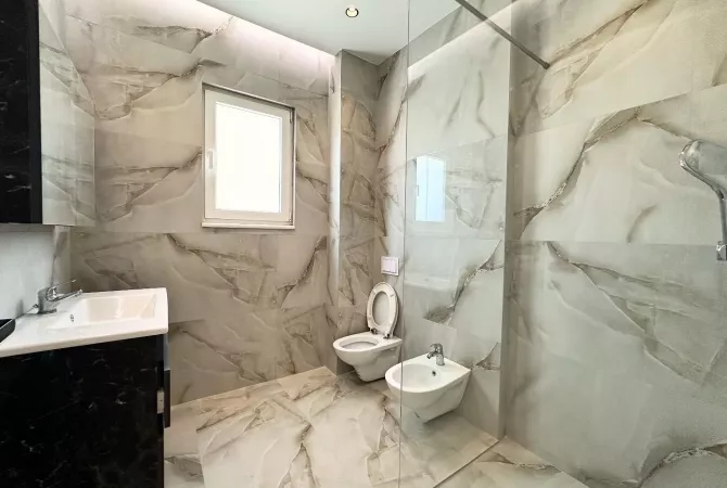 Shtepi me qera Vila Luksoze ne Tirane, 3+1, Mobilimi E mobiluar, Pagesa 2,000  Euro.