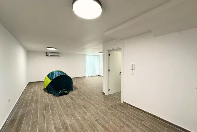 Shtepi me qera Vila Luksoze ne Tirane, 3+1, Mobilimi E mobiluar, Pagesa 2,000  Euro.