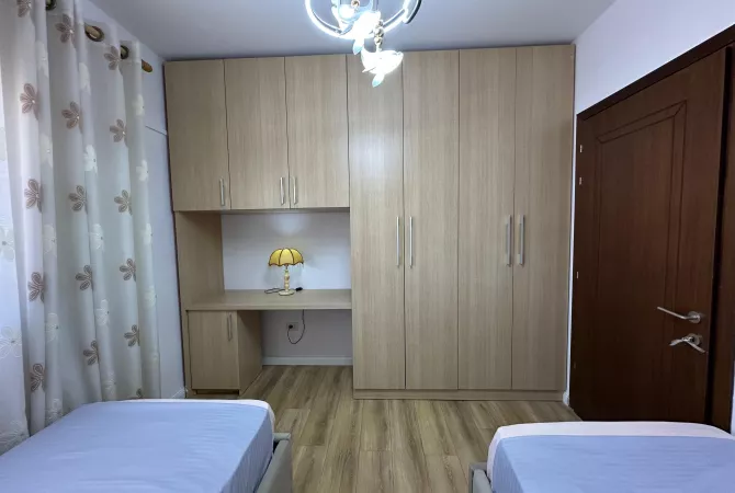 Shtepi ne shitje Apartament ne Tirane, 2+1, Mobilimi E mobiluar, Pagesa 145,000  Euro.