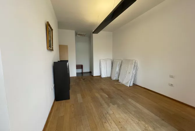 Ambient Biznesi per qira tek Garda. 