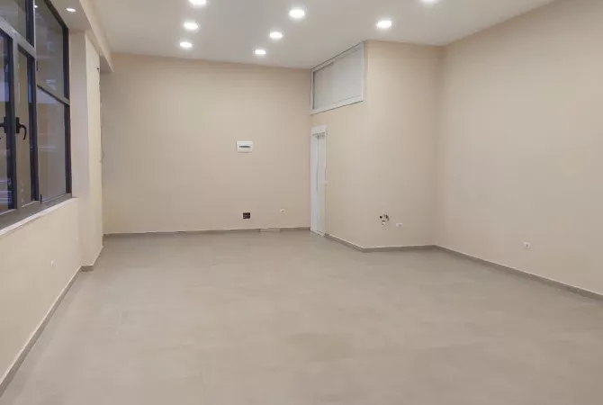 Business Property for Rent 1+1 in Tirana - 50,000 Leke