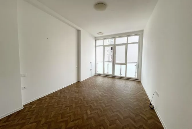 Business Property for Rent 3+1 in Tirana - 750 Euro