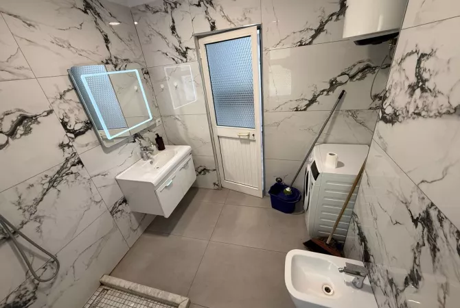 Shtepi me qera Apartament ne Tirane, 1+1, Mobilimi E mobiluar, Pagesa 500  Euro.