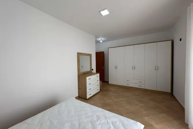 Shtepi me qera Apartament ne Tirane, 2+1, Mobilimi E mobiluar, Pagesa 800  Euro.