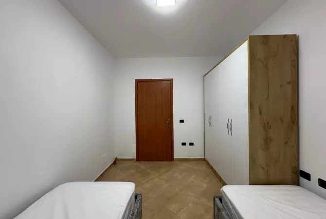 Shtepi me qera Apartament ne Tirane, 2+1, Mobilimi E mobiluar, Pagesa 800  Euro.
