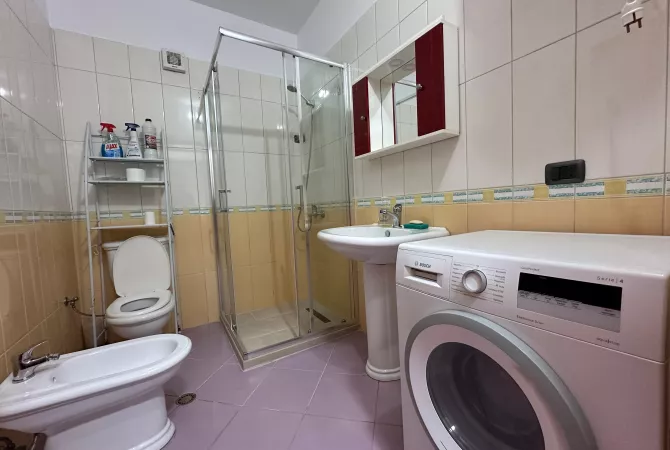 Shtepi me qera Apartament ne Tirane, 2+1, Mobilimi E mobiluar, Pagesa 800  Euro.