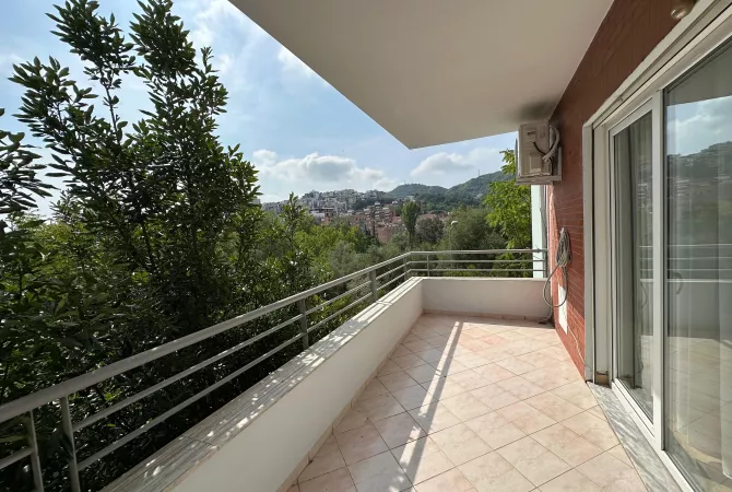 Shtepi me qera Apartament ne Tirane, 2+1, Mobilimi E mobiluar, Pagesa 800  Euro.