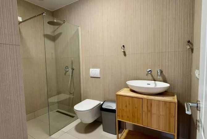 Ambient zyre per qira tek Lake View Residence.