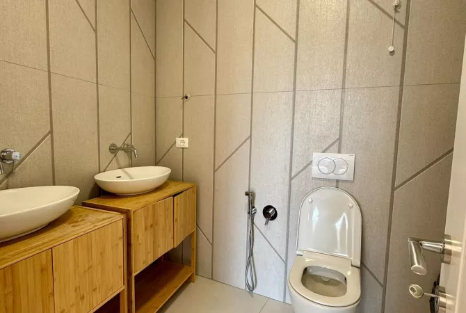 Ambient zyre per qira tek Lake View Residence.