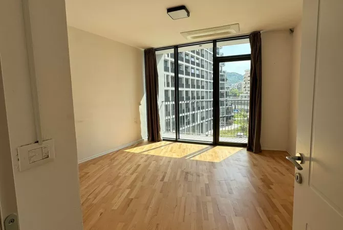Ambient biznesi me qera 3+1 ne Tirane - 1,850 Euro