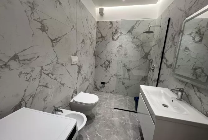 Shtepi me qera Apartament ne Tirane, 2+1, Mobilimi E mobiluar, Pagesa 1,600  Euro.