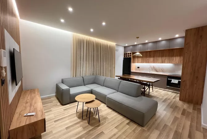 Shtepi me qera 2+1 ne Tirane - 1,600 Euro