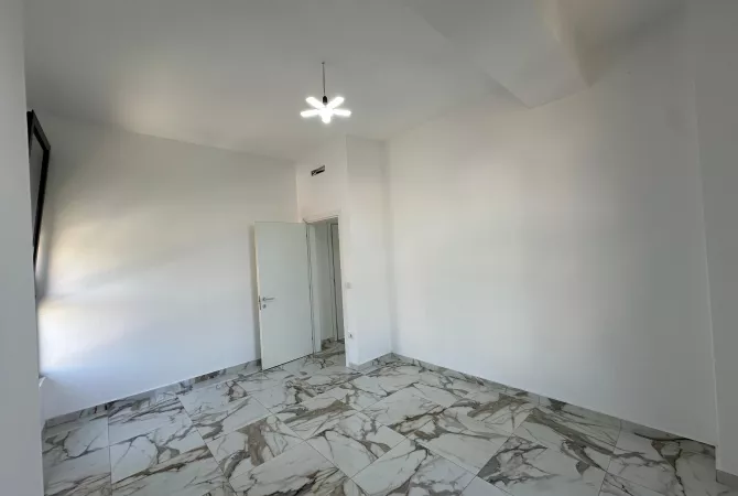 Shtepi me qera Apartament ne Tirane, 2+1, Mobilimi Bosh, pa mobiluar, Pagesa 600  Euro.