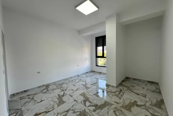 Shtepi me qera Apartament ne Tirane, 2+1, Mobilimi Bosh, pa mobiluar, Pagesa 600  Euro.