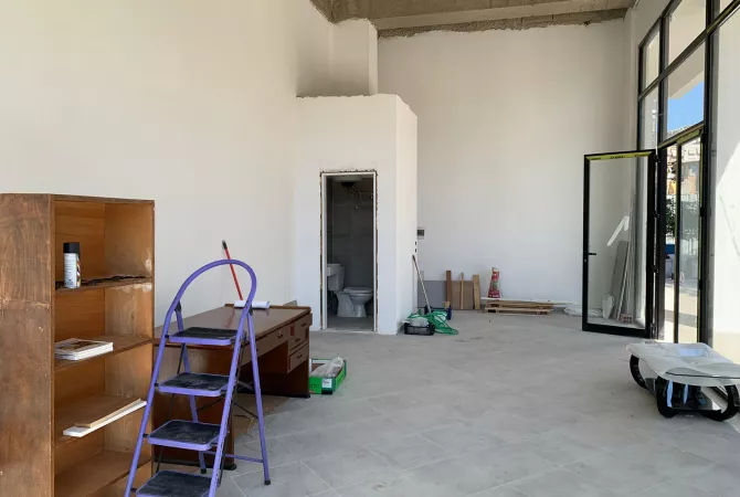 Ambient biznesi per qira tek Pazari i Ri