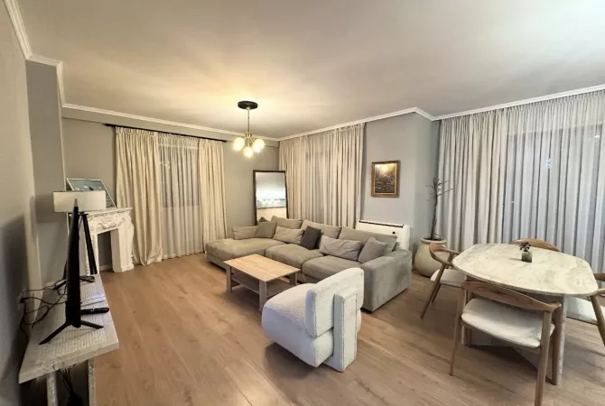 Shtepi me qera 2+1 ne Tirane - 1,300 Euro