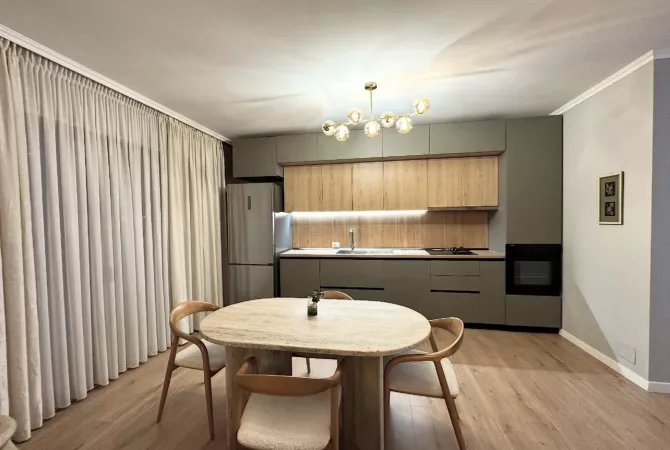 Shtepi me qera 2+1 ne Tirane - 1,300 Euro