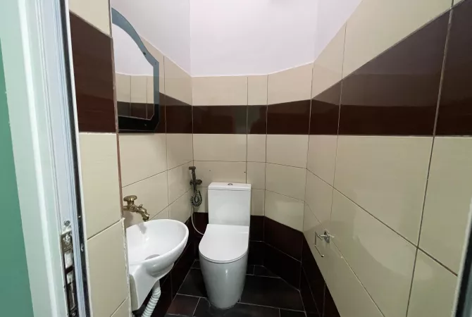 Ambient biznesi per qira tek rruba Pjeter Budi. 