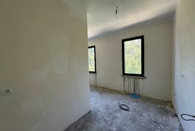 Shtepi ne shitje Apartament ne Tirane, 2+1, Mobilimi Bosh, pa mobiluar, Pagesa 219,700  Euro.