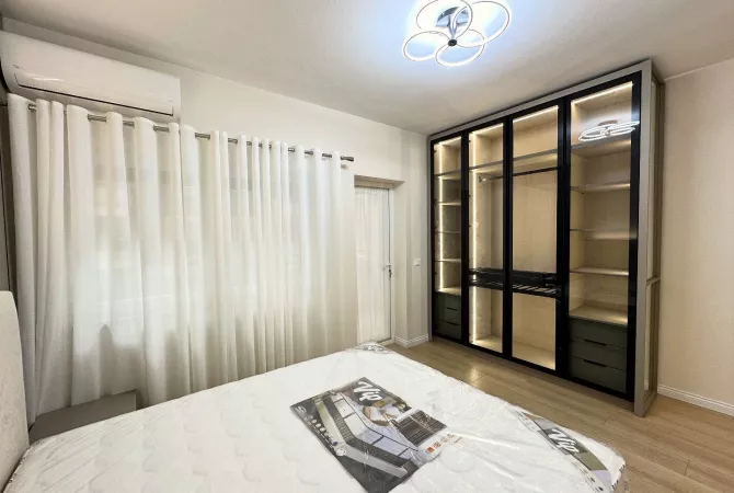 Shtepi ne shitje Apartament ne Tirane, 2+1, Mobilimi E mobiluar, Pagesa 250,000  Euro.