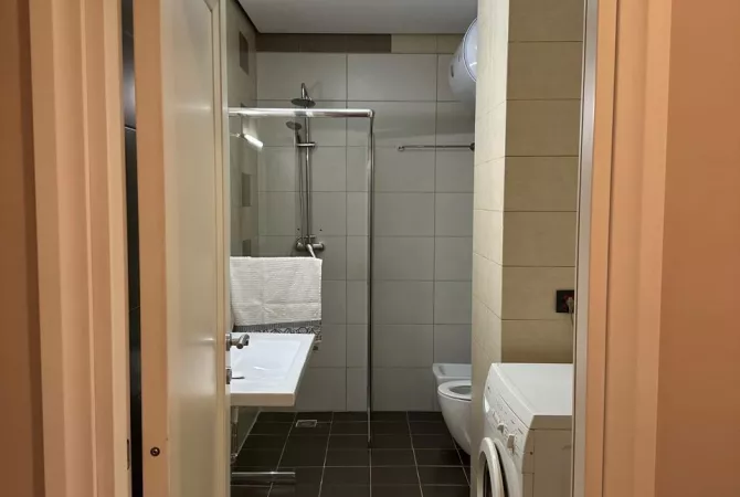 Shtepi me qera Apartament ne Tirane, 2+1, Mobilimi E mobiluar, Pagesa 65,000  Leke.